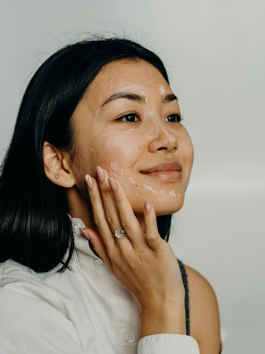 8 Hyaluronic Acid Skincare Picks For Hydrated Skin