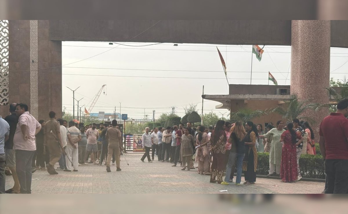 ग्रेटर नोएडा वेस्ट में सोसाइटी हैंडओवर पर बवाल, बिल्डर और रेजिडेंट्स में टकराव