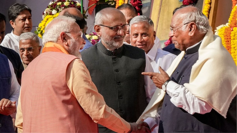 "महिला आरक्षण विधेयक पर समर्थन कीजिए...." जब पीएम मोदी ने खरगे से पूछा, तो कांग्रेस अध्&zwj;यक्ष ने दिया ये जवाब