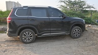 ग्रेटर नोएडा में किराना व्यापारी की स्कॉर्पियो में रहस्यमयी मौत, हाथ में मिली पिस्टल, जांच में जुटी पुलिस