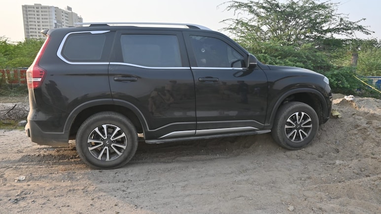 ग्रेटर नोएडा में किराना व्यापारी की स्कॉर्पियो में रहस्यमयी मौत, हाथ में मिली पिस्टल, जांच में जुटी पुलिस