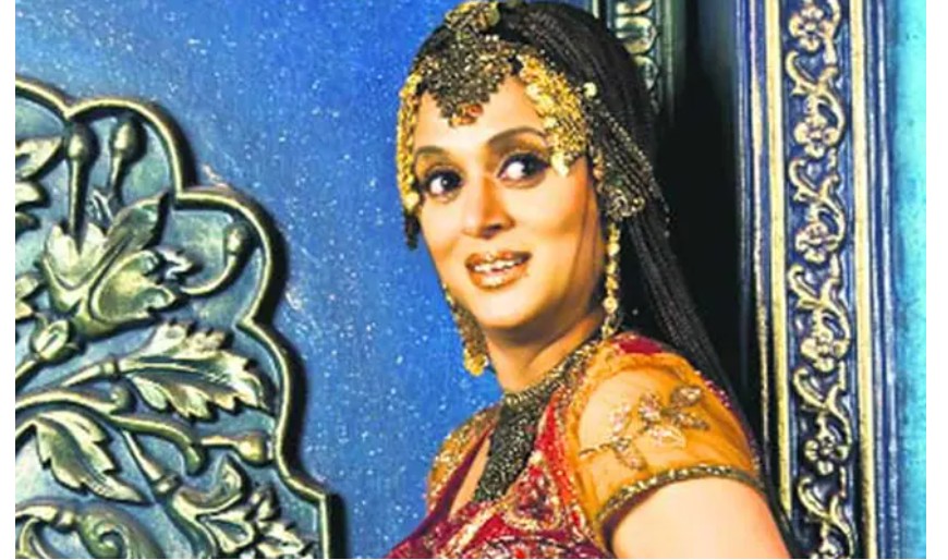 चंद्रकांता की विषकन्या 58 साल की उम्र में भी दिखती हैं बला की खूबसूरत, बनी बॉलीवुड के खूंखार विलेन के घर की बहू, देखें ताजा तस्वीरें