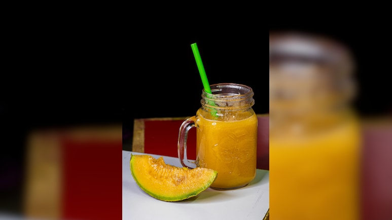 Musk Melon Drink Recipe: क्या गर्मी ने निचोड़ ली है आपके शरीर से सारी ताकत? झटाक से पिएं खरबूजे का ठंडा-ठंडा शरबत