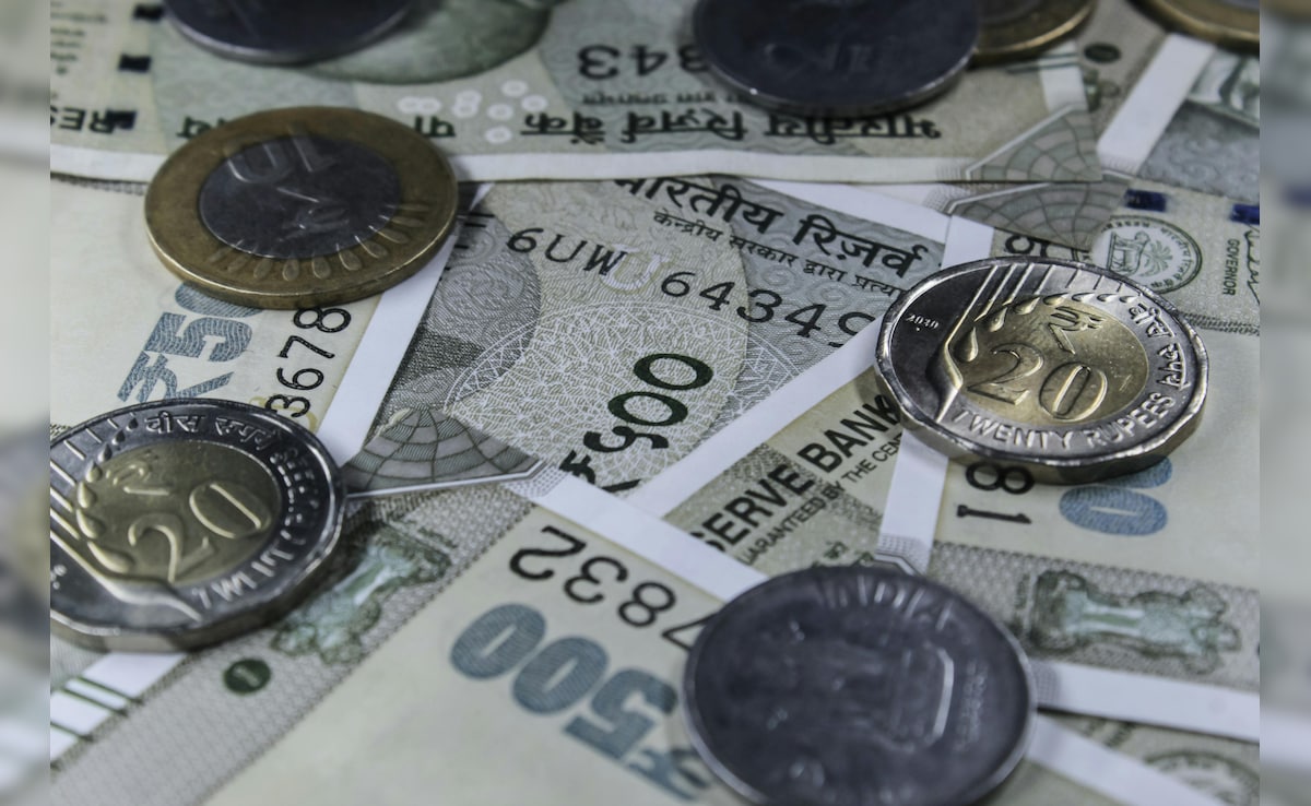 RBI Keeps Rates Unchanged: What Happens To Your Fixed Deposits Now?