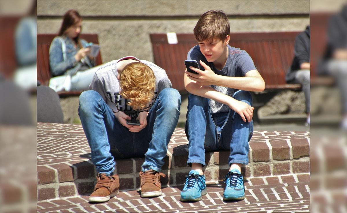 Gen Alpha Teens Are Preferring AI Girlfriends Over Real Ones