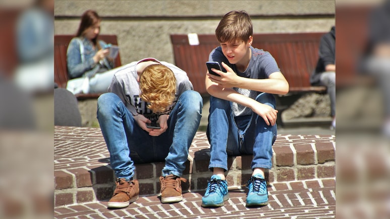 Gen Alpha Teens Are Preferring AI Girlfriends Over Real Ones