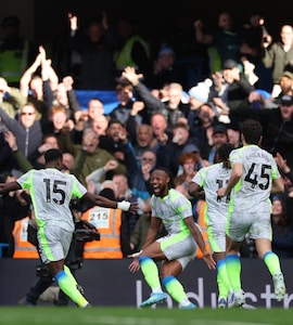 Manchester City Pile Pressure On Arsenal With Thumping 3-0 Win Over Chelsea