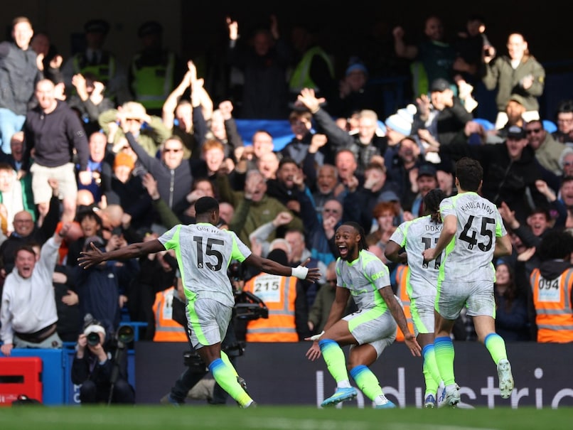 Manchester City Pile Pressure On Arsenal With Thumping 3-0 Win Over Chelsea