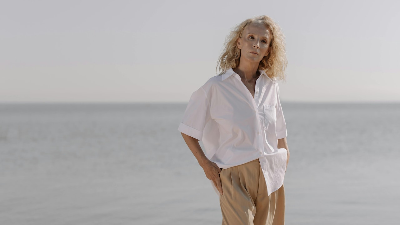 How To Style Oversized Shirts Without Looking Boxy: 10 Easy Tips