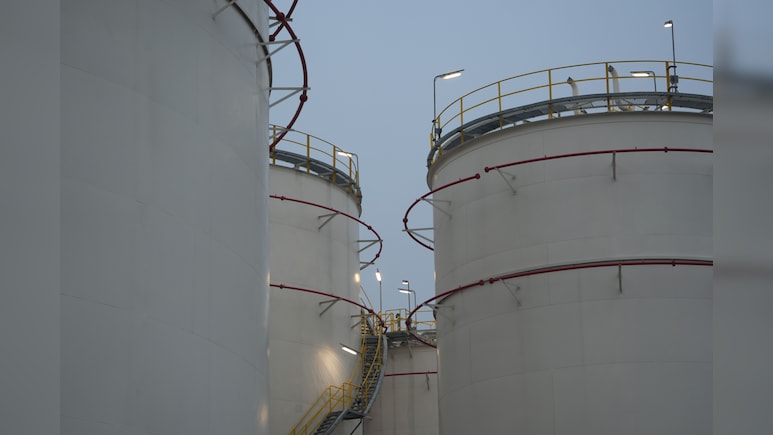 Iraq Tells Buyers To Collect Crude As Its Oil Can Cross Hormuz