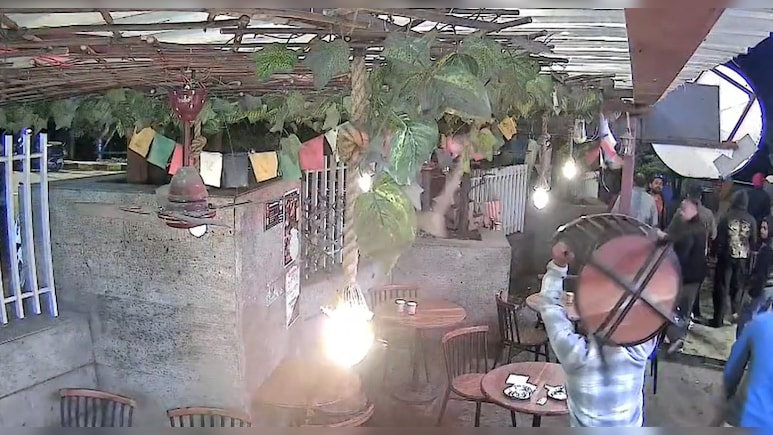 धर्मशाला के मैक्सिमस मॉल में हुड़दंगियों का तांडव, 'चाय सुट्टा बार' आउटलेट में तोड़फोड़ &nbsp;