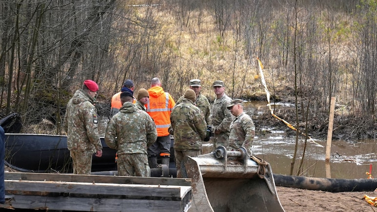 देशभक्ति नहीं, कुछ और... इस देश के युवा इसलिए हो रहे फौज में भर्ती?