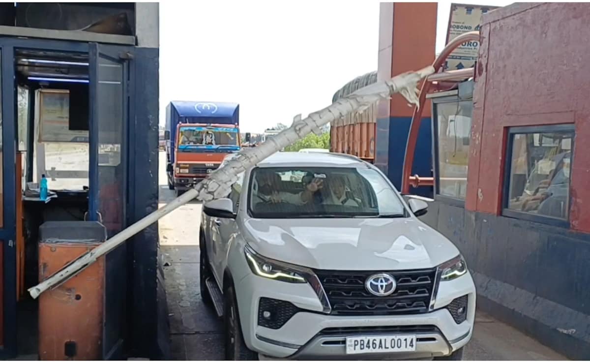 1 April 2026 New Rules: अंबाला शंभू टोल पर आज से कैश बंद, ऑनलाइन पेमेंट पर लगेगा एक्स्ट्रा चार्ज; जानें कार और बस का कितना बढ़ा टैक्स?