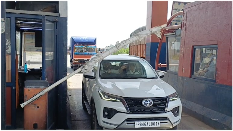 1 April 2026 New Rules: अंबाला शंभू टोल पर आज से कैश बंद, ऑनलाइन पेमेंट पर लगेगा एक्स्ट्रा चार्ज; जानें कार और बस का कितना बढ़ा टैक्स?