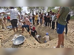 UP News: कब्र खोदकर निकाली गई लड़की की लाश, पीएम रिपोर्ट करेगी पर्दाफाश; परिजनों ने प्रेमी पर लगाए थे गंभीर आरोप