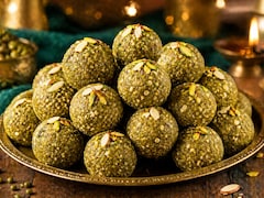 Hari Moong ke Laddu: गर्मी में बस 1 लड्डू खाएं, थकान, कमजोरी और कब्ज से राहत पाने के लिए ट्राई करें ये हेल्दी रेसिपी