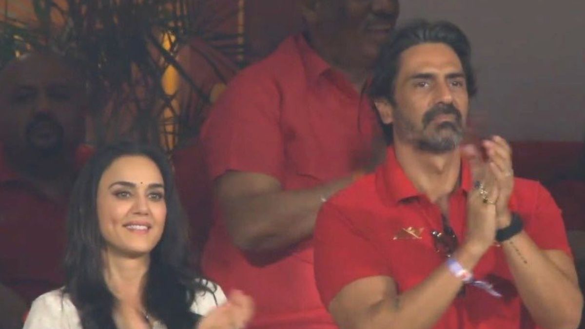 Preity And Arjun Break Internet With 'Major Iqbal And Zaara Reunion' At IPL