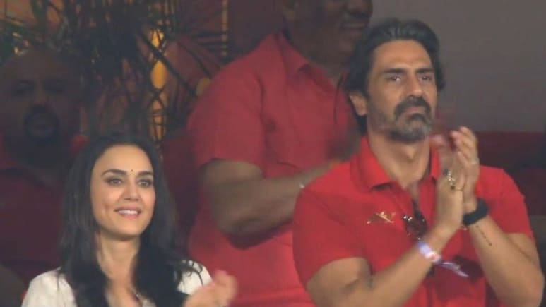 Preity Zinta And Arjun Rampal Break The Internet At IPL Match, Fans Call It 'Zaara And Major Iqbal Reunion'