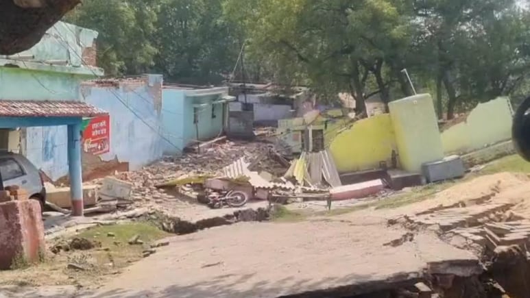 Jharkhand: 'मारुति और मोटरसाइकिल चले गए जमीन के अंदर', 10 घर धरती में समाए... 100 पर खतरा