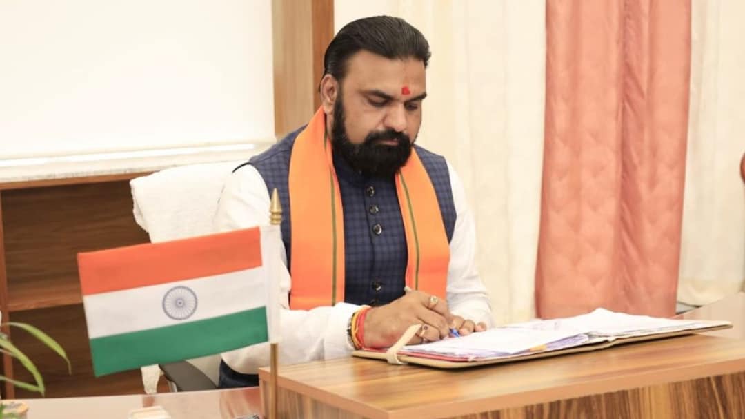 Samrat Chaudhary Oath Ceremony LIVE: सम्राट चौधरी ने शपथ के बाद संभाला सीएम का पद, सामने आई ये तस्वीर