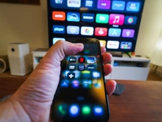 फोन को बनाओ TV रिमोट! नॉन-स्मार्ट टीवी पर भी काम आएंगे ये तरीके