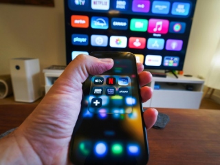 फोन को बनाओ TV रिमोट! नॉन-स्मार्ट टीवी पर भी काम आएंगे ये तरीके