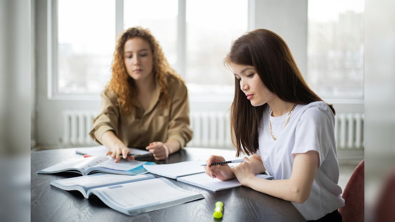 IIT-NIT में जाना है तो अभी से बदलें पढ़ाई का तरीका, 11वीं से शुरू करें सही स्ट्रैटेजी