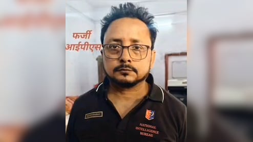 Bihar: यूपी कैडर का IPS, NIA का कार्ड, खाकी वर्दी का रौब... औरंगाबाद में फर्जी अफसर की खुल गई पोल