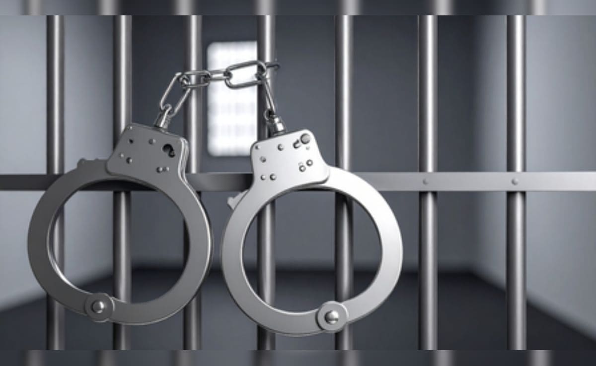 J&K: सोपोर में छात्रा से उत्पीड़न के बाद भारी बवाल, घाटी में तनाव के बीच 25 गिरफ्तार, 28 अप्रैल तक स्कूल-कॉलेज बंद