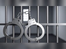 J&K: सोपोर में छात्रा से उत्पीड़न के बाद भारी बवाल, घाटी में तनाव के बीच 25 गिरफ्तार, 28 अप्रैल तक स्कूल-कॉलेज बंद