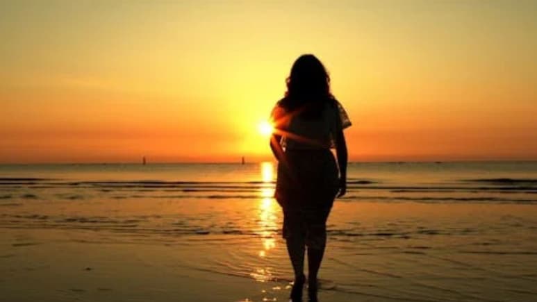 ब्रिटेन में स्वस्थ महिला लेने जा रही इच्छामृत्यु, क्या है पीछे की पूरी कहानी?