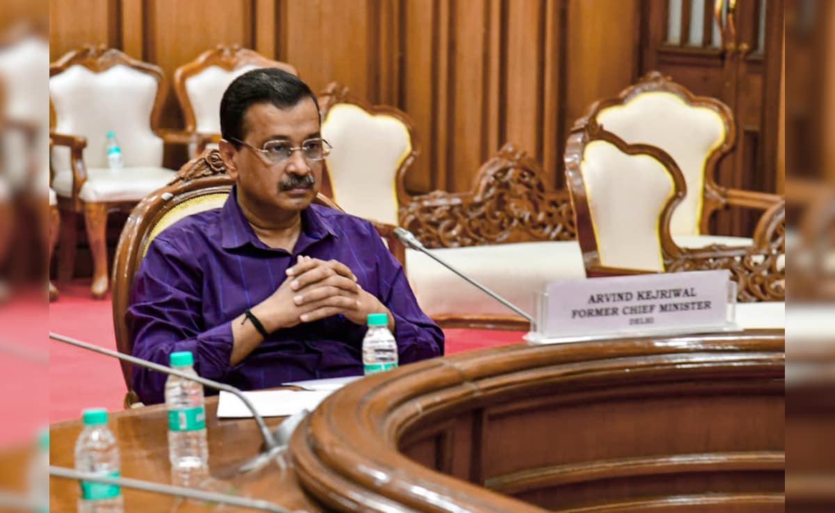 झाड़ू से 'जुगाड़' तक: आम आदमी पार्टी की कहानी या एक लंबा राजनीतिक नाटक?