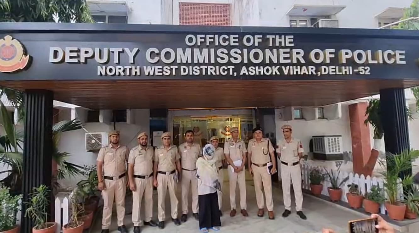 delhi police arrests gold thief sonia dog fortress pitbulls maid robbery 