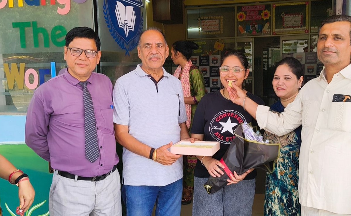 UK Board 12th Result 2026: 4 घंटे करती थी सेल्फ स्टडी, बिना कोचिंग उत्तराखंड किया टॉप, सुशीला मेंहदीरत्ता ने बताई सफलता की कहानी