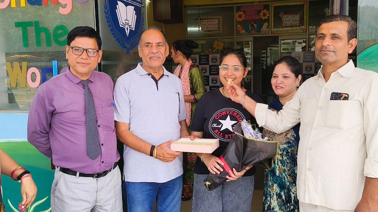 UK Board 12th Result 2026: 4 घंटे करती थी&nbsp;सेल्फ स्टडी, बिना कोचिंग उत्तराखंड किया टॉप, सुशीला मेंहदीरत्ता ने बताई सफलता की कहानी