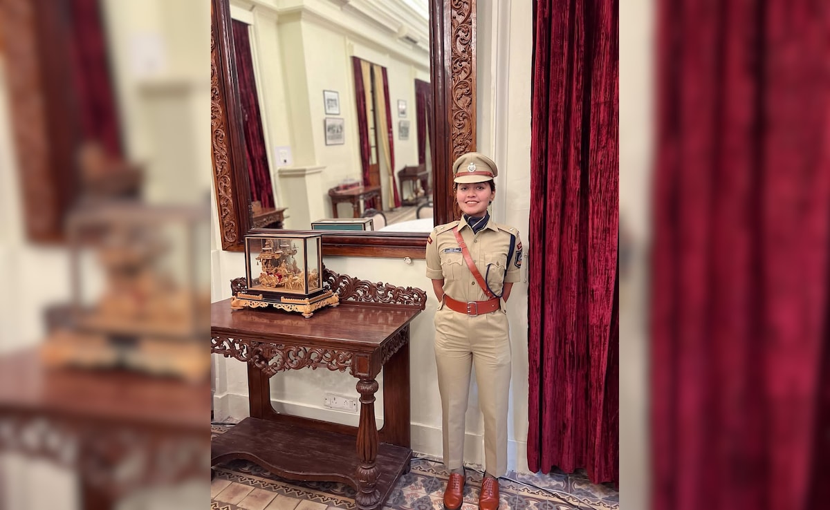 बेहद खूबसूरत हैं UP कैडर की ये तेजतर्रार IPS ऑफिसर,  बिना कोचिंग के पास किया था सिवल सर्विस एग्‍जाम