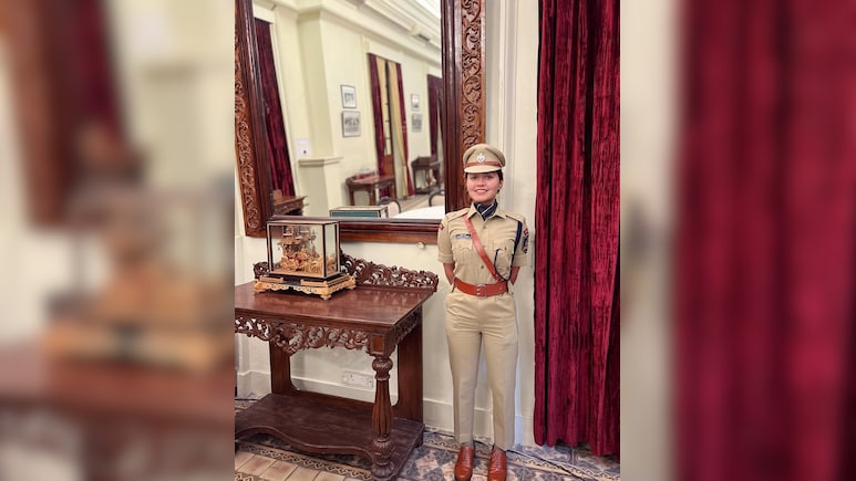 बेहद खूबसूरत हैं UP कैडर की ये तेजतर्रार IPS ऑफिसर,  बिना कोचिंग के पास किया था सिवल सर्विस एग्&zwj;जाम