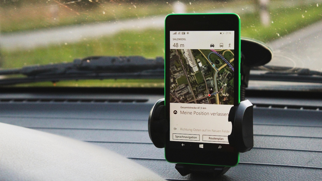 Get ready to grab mobile car holders under ₹500