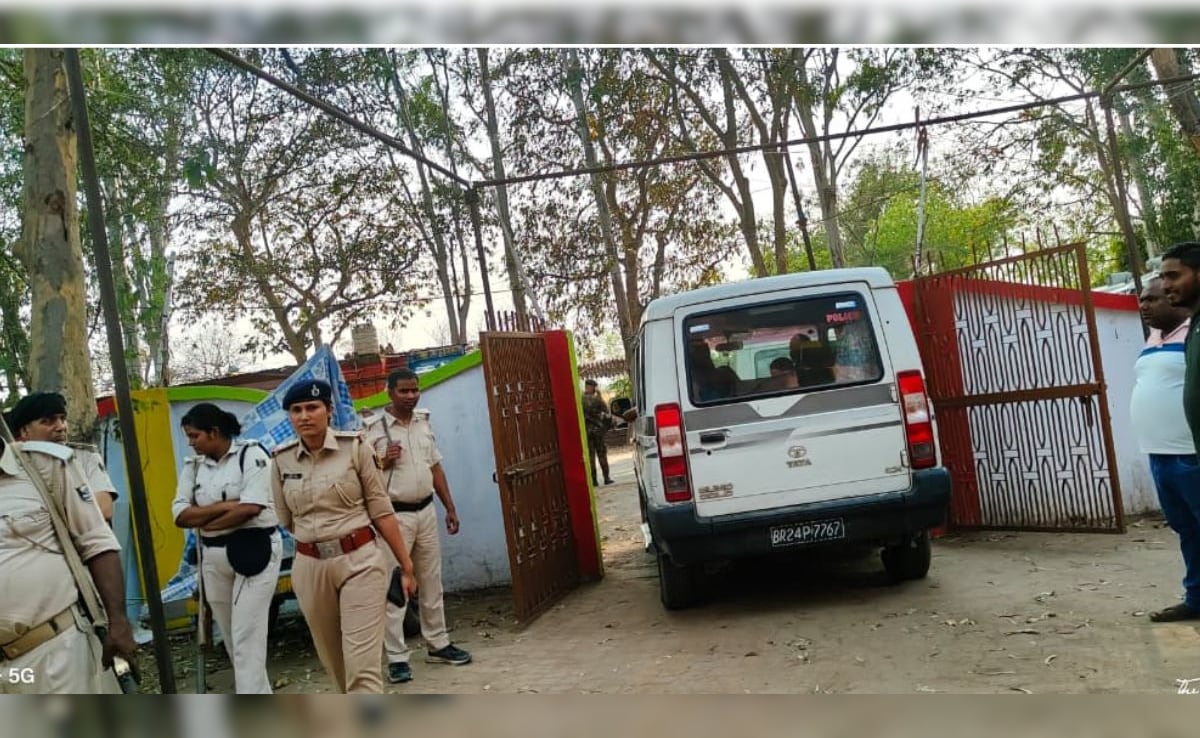 बिहार: मैरिज हॉल में छापा, आपत्तिजनक स्थिति में मिले 80 लड़के-लड़क‍ियां; 31 नाबालिग और स्‍टूडेंट्स शामिल