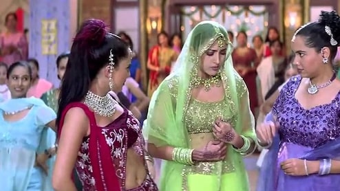 खूबसूरती में माधुरी, जूही को टक्कर देती थी 90s की यह एक्ट्रेस,  अंडरवर्ल्ड की नजर पड़ते ही रातों रात हुई गायब, गोविंदा, सैफ, सुनील के साथ दी हिट फिल्में