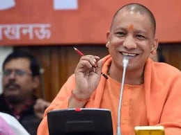 यूपी के 1.28 लाख शिक्षकों को योगी सरकार का तोहफा, म&zwj;िलेगा 5 लाख तक का कैशलेस इलाज और करोड़ों को इंश्&zwj;योरेंस कवर