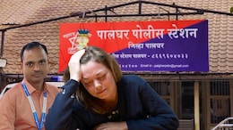 Crime News: ZP कार्यालयात भयंकर प्रकार! स्कॉलरशिपच्या नावाखाली विद्यार्थिनीशी नको ते केलं, मुलीने घडवली अद्दल