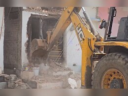 एमपी में हत्या के बाद बुलडोजर एक्शन: पड़ोसी ने आंखों में मिर्च डालकर किया था मर्डर, आरोपी गिरफ्तार