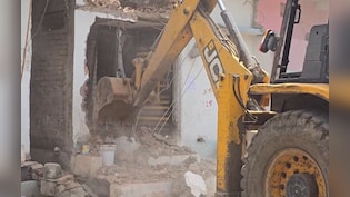 यूपी में ब्रिटिश मौलाना के मदरसे पर गरजा बुलडोजर, विदेशी फंडिंग और आतंकी कनेक्शन पर हुई कार्रवाई