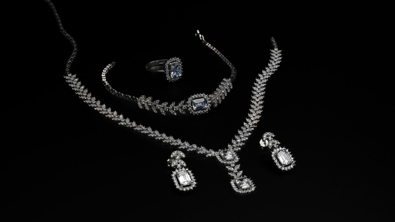 Stylish silver jewellery for women who like accessorising their outfits