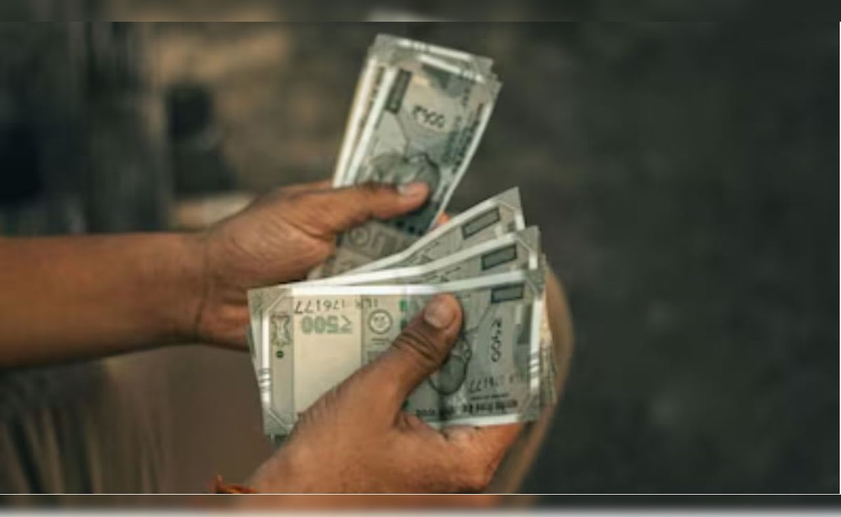 DA Hike 2026: लाखों कर्मचारियों को मिली सौगात, लेकिन क्या 50% डीए बेसिक में मर्ज होगा? जानें संगठनों की मांग