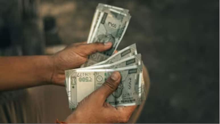 DA Hike 2026: लाखों कर्मचारियों को मिली सौगात, लेकिन क्या 50% डीए बेसिक में मर्ज होगा? जानें संगठनों की मांग