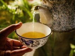 Green Tea vs Black Coffee, Gut Health And Weight Loss Properties Explained