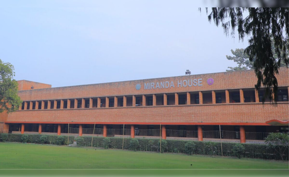 DU के रामजस कॉलेज और मिरांडा कॉलेज को कराया गया खाली, पूरे कैंपस की हो रही तलाशी