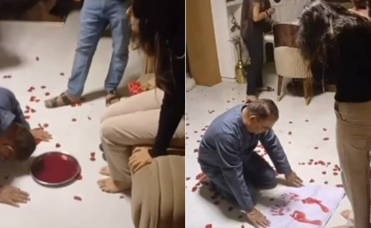 शादी से पहले बेटी को ऐसा सम्मान! पिता ने माथे से लगाए बेटी के पैरों के निशान, भावुक कर देगा ये अनोखा Video